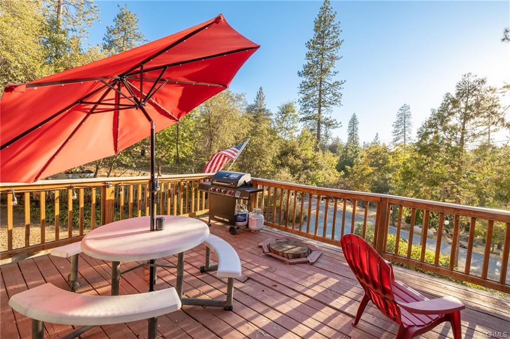 43207 W Sugar Pine Dr, Oakhurst, CA 93644