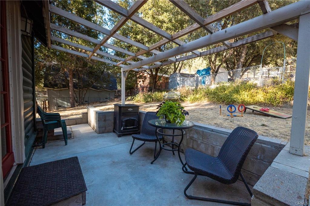 43207 W Sugar Pine Dr, Oakhurst, CA 93644