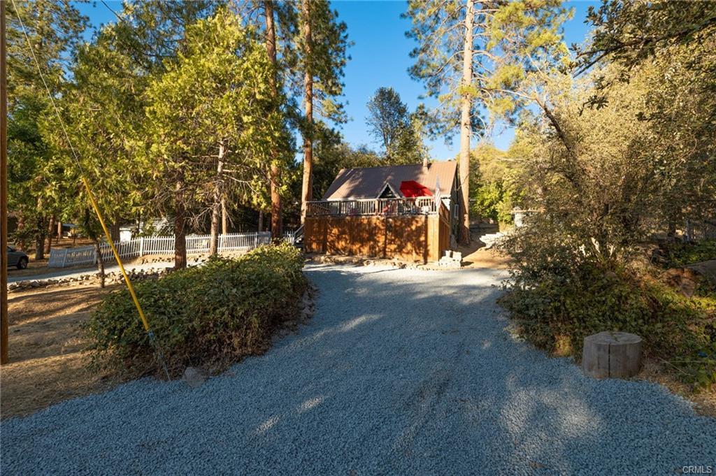 43207 W Sugar Pine Dr, Oakhurst, CA 93644