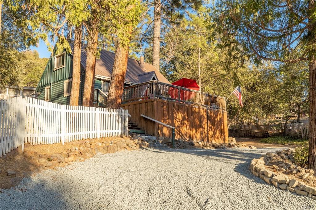 43207 W Sugar Pine Dr, Oakhurst, CA 93644