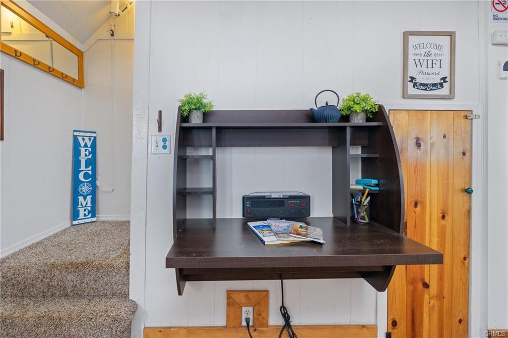 43207 W Sugar Pine Dr, Oakhurst, CA 93644