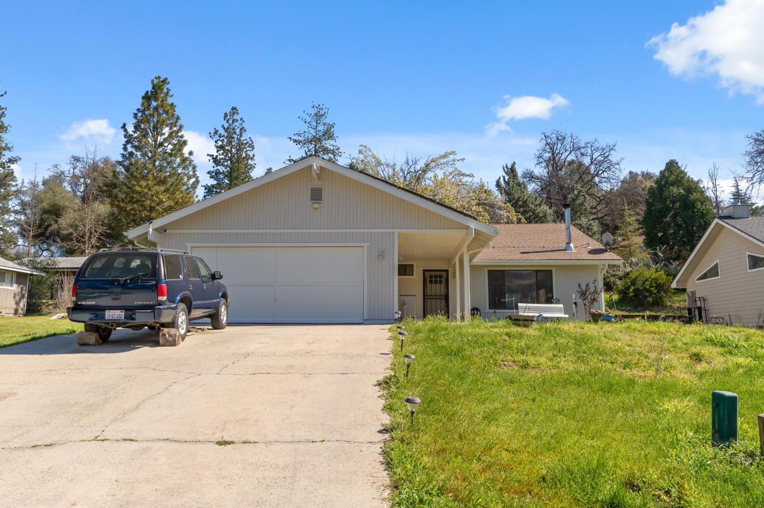 40875 Griffin Dr, Oakhurst, CA 93644