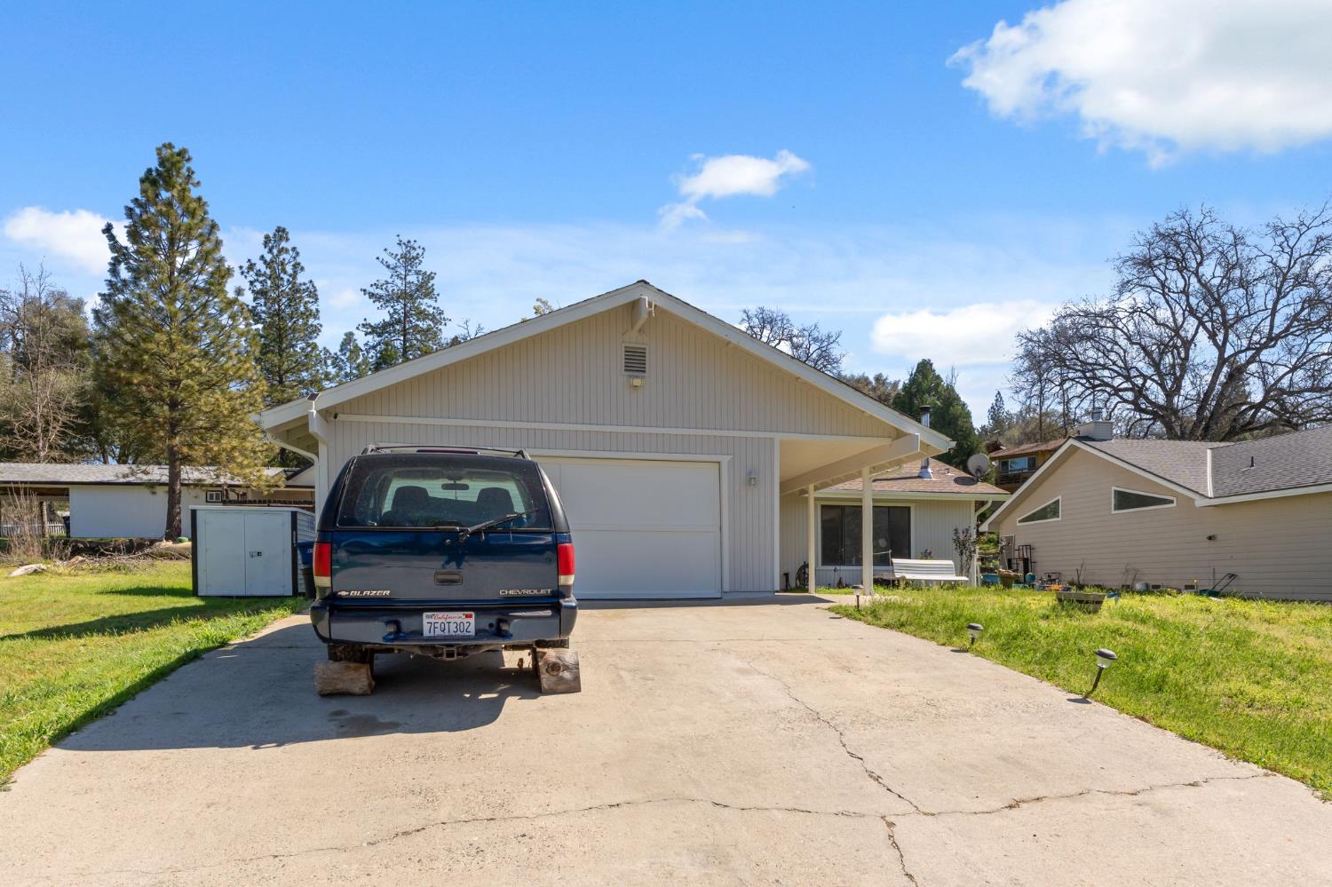 40875 Griffin Dr, Oakhurst, CA 93644