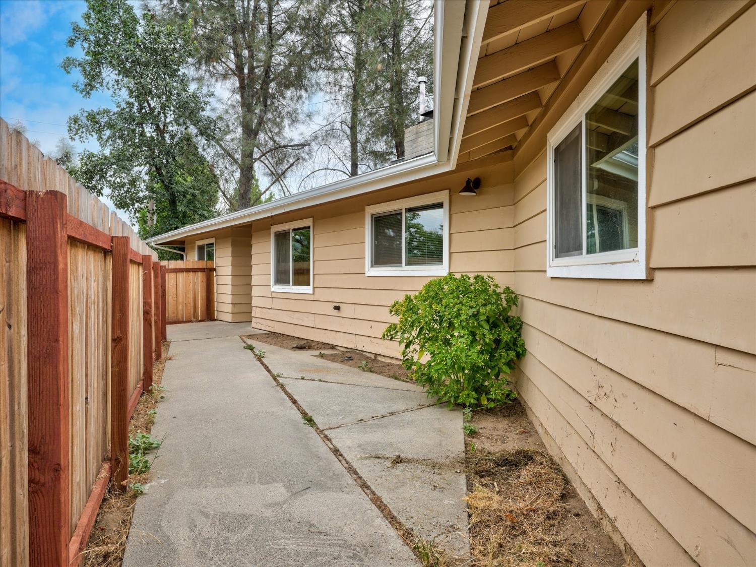 49447 Pierce Dr, Oakhurst, CA 93644