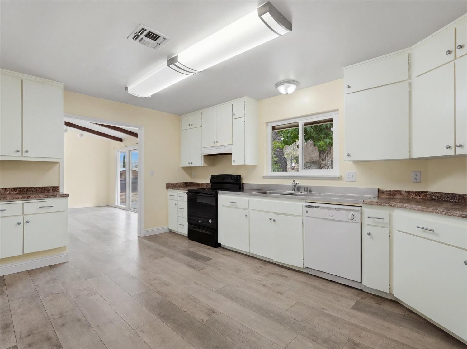 49447 Pierce Dr, Oakhurst, CA 93644