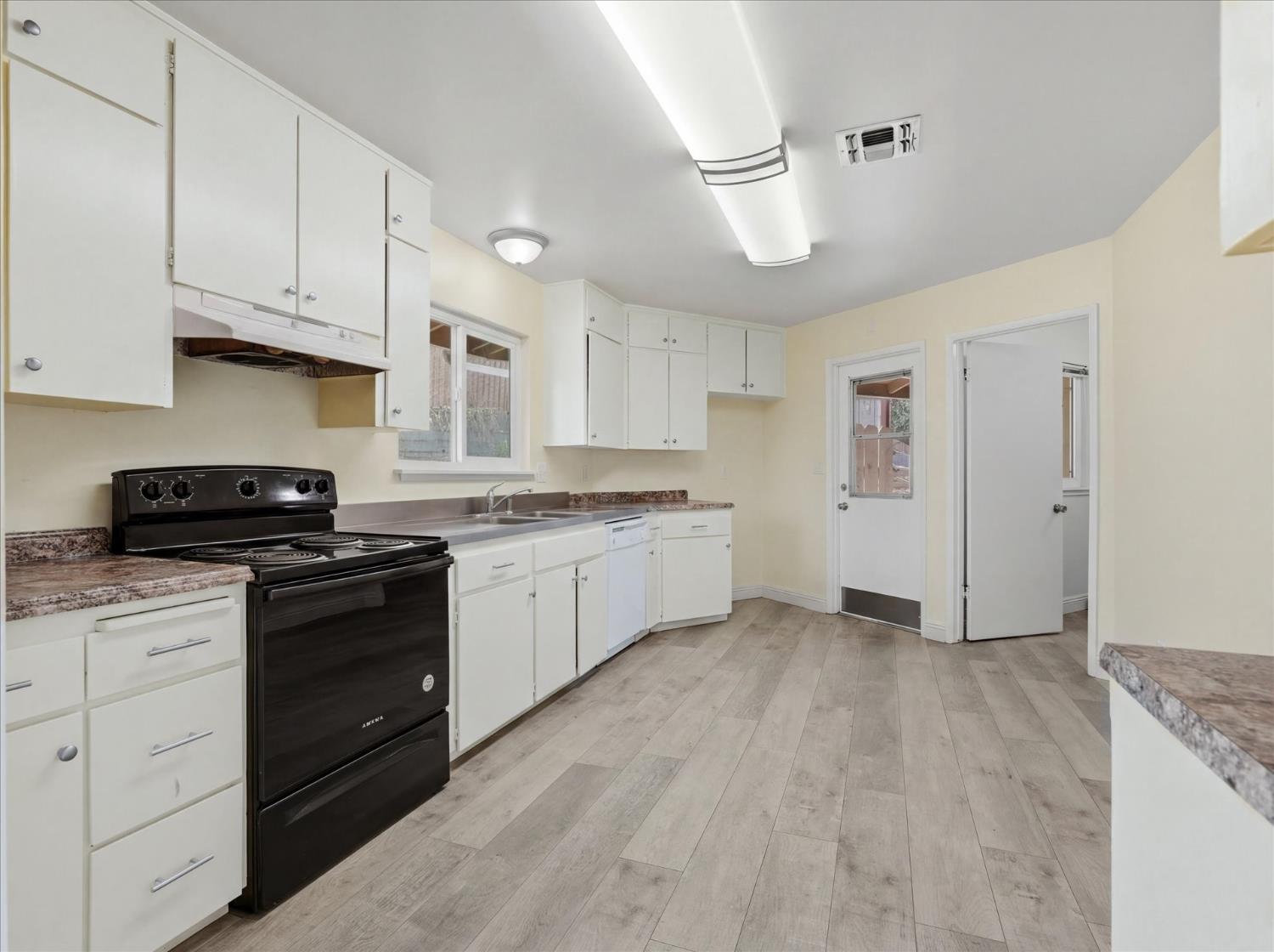 49447 Pierce Dr, Oakhurst, CA 93644