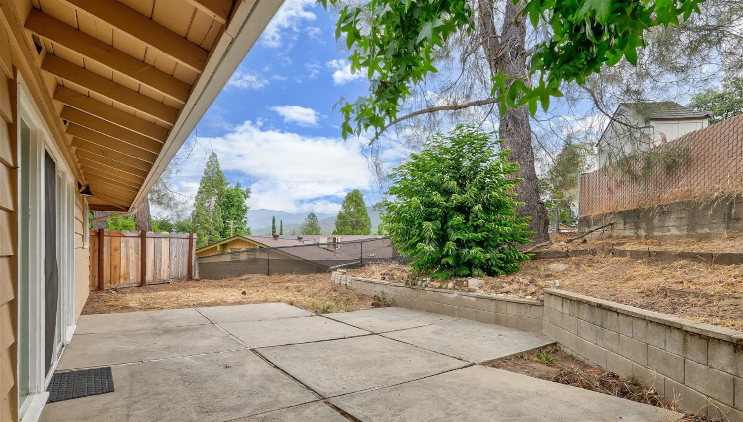 49447 Pierce Dr, Oakhurst, CA 93644