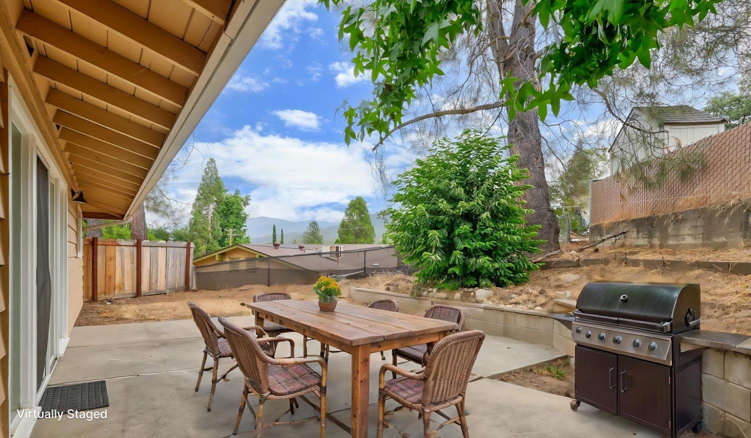 49447 Pierce Dr, Oakhurst, CA 93644