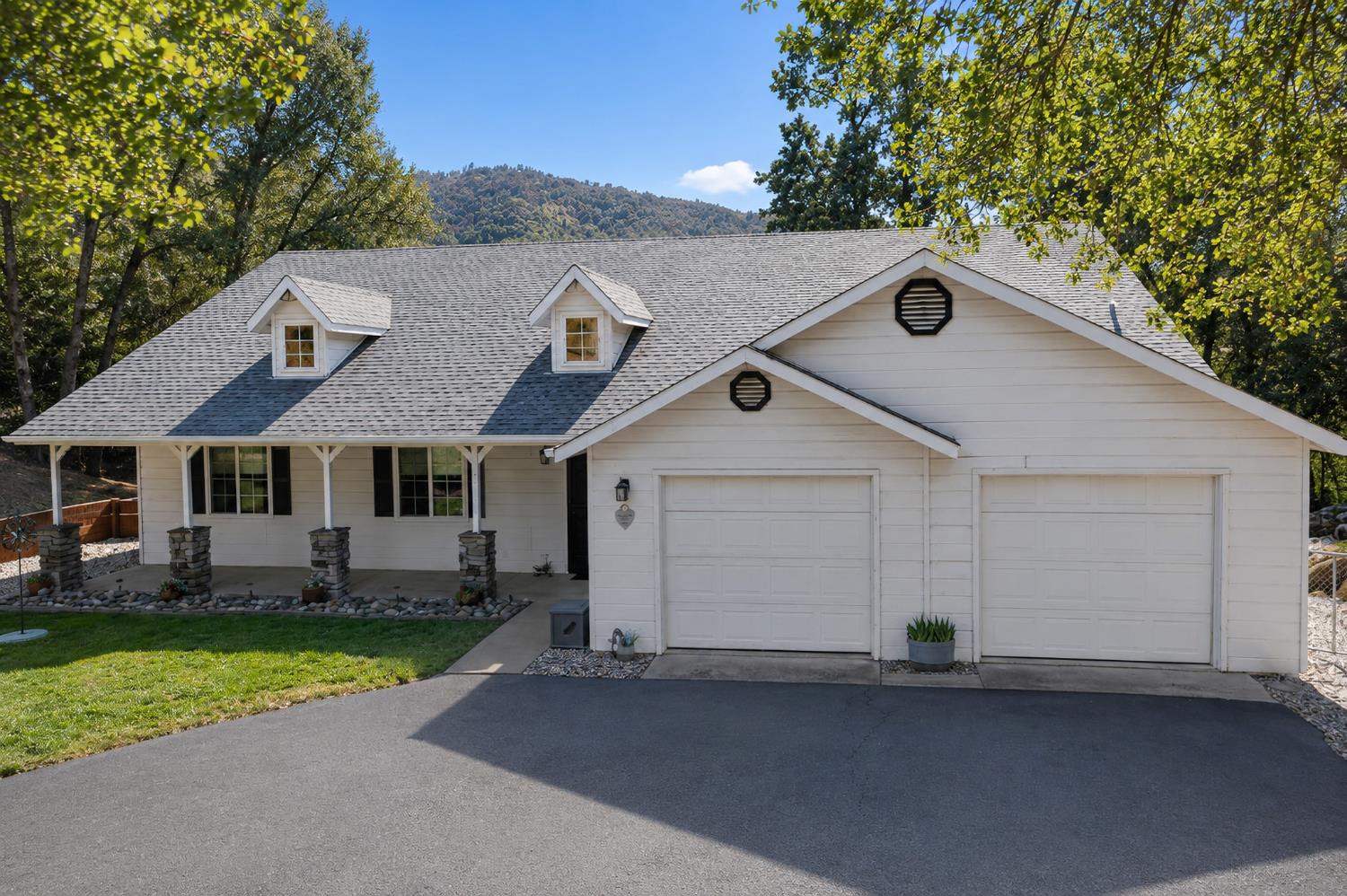 41124 Deer Creek Dr, Oakhurst, CA 93644