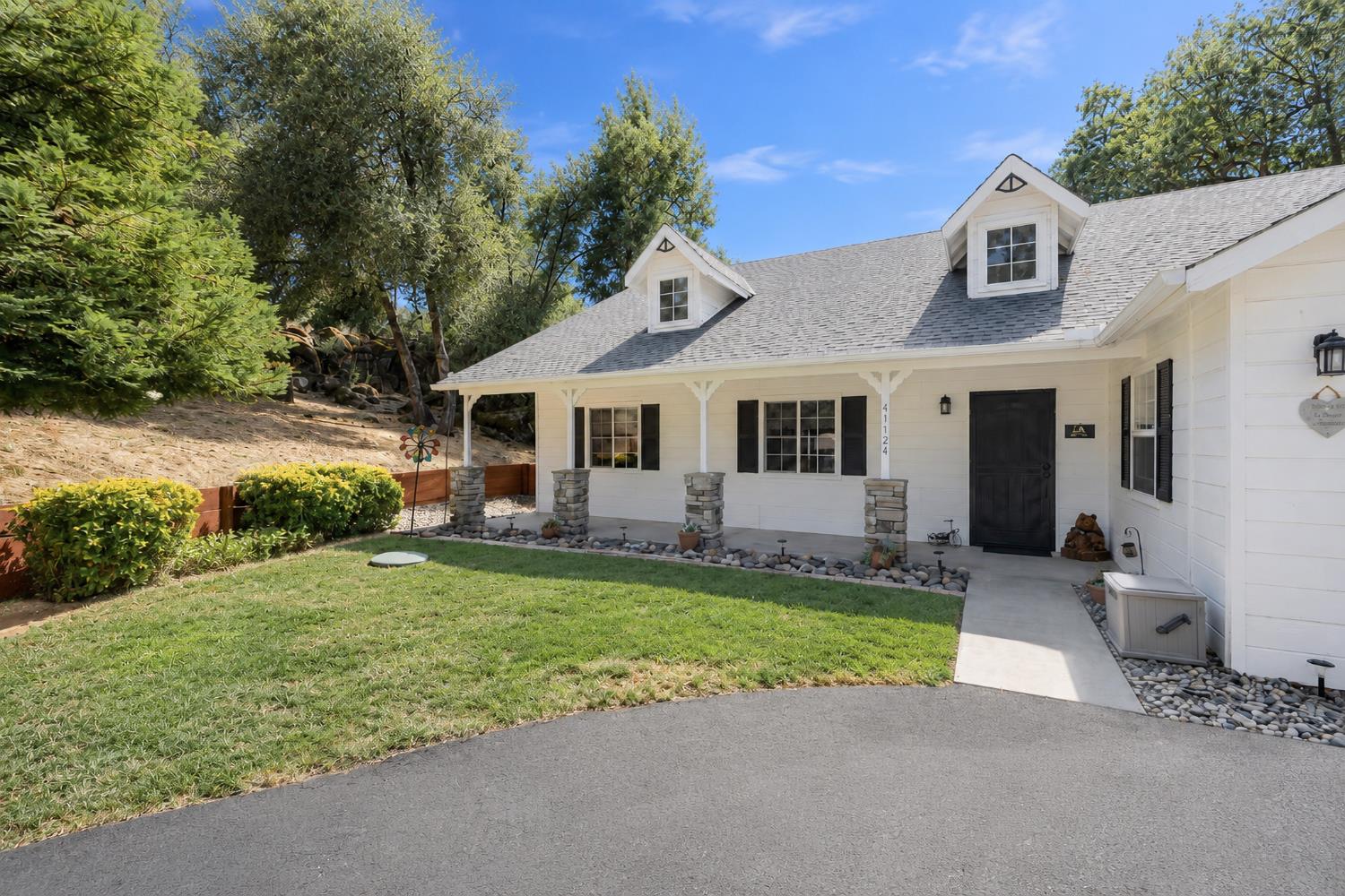 41124 Deer Creek Dr, Oakhurst, CA 93644