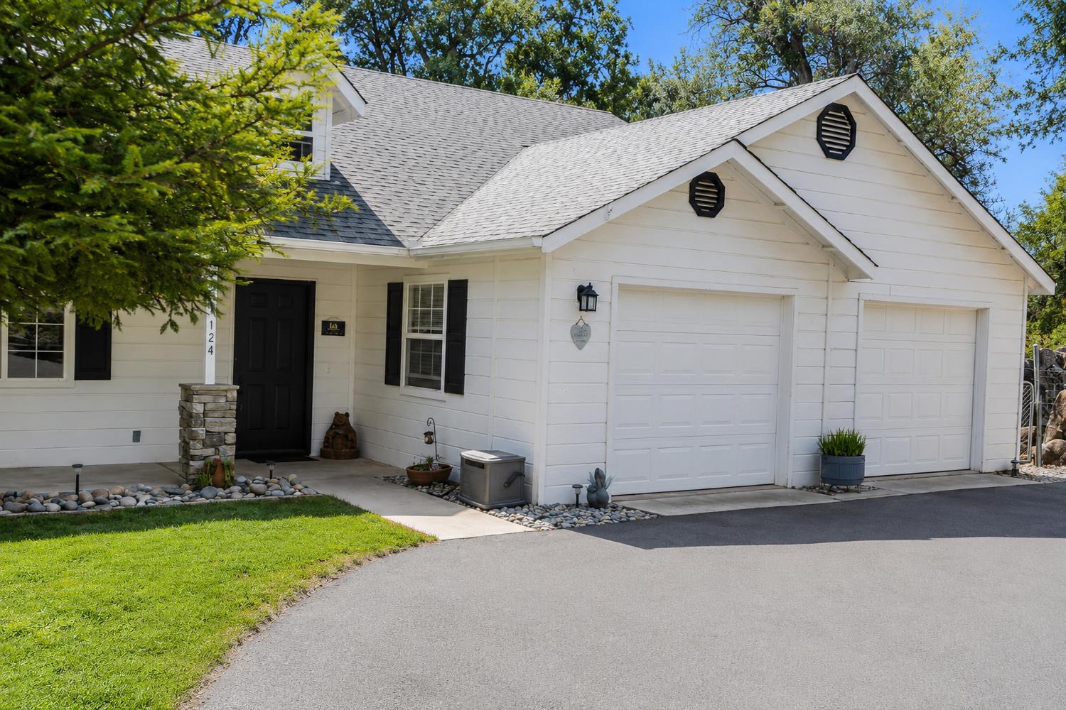 41124 Deer Creek Dr, Oakhurst, CA 93644
