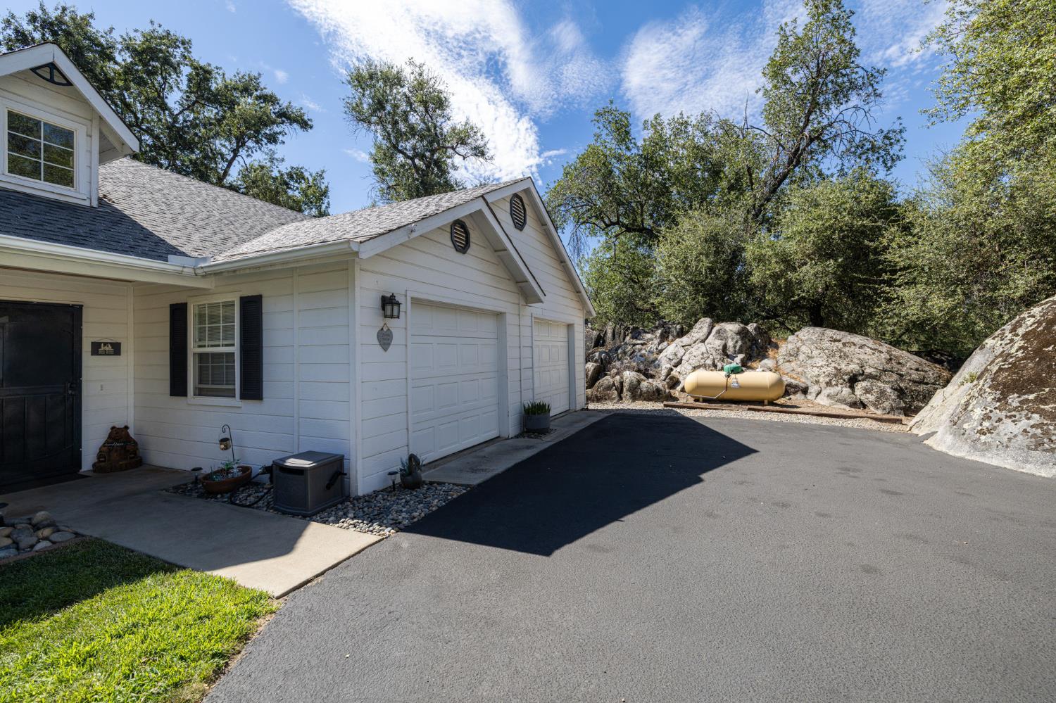 41124 Deer Creek Dr, Oakhurst, CA 93644