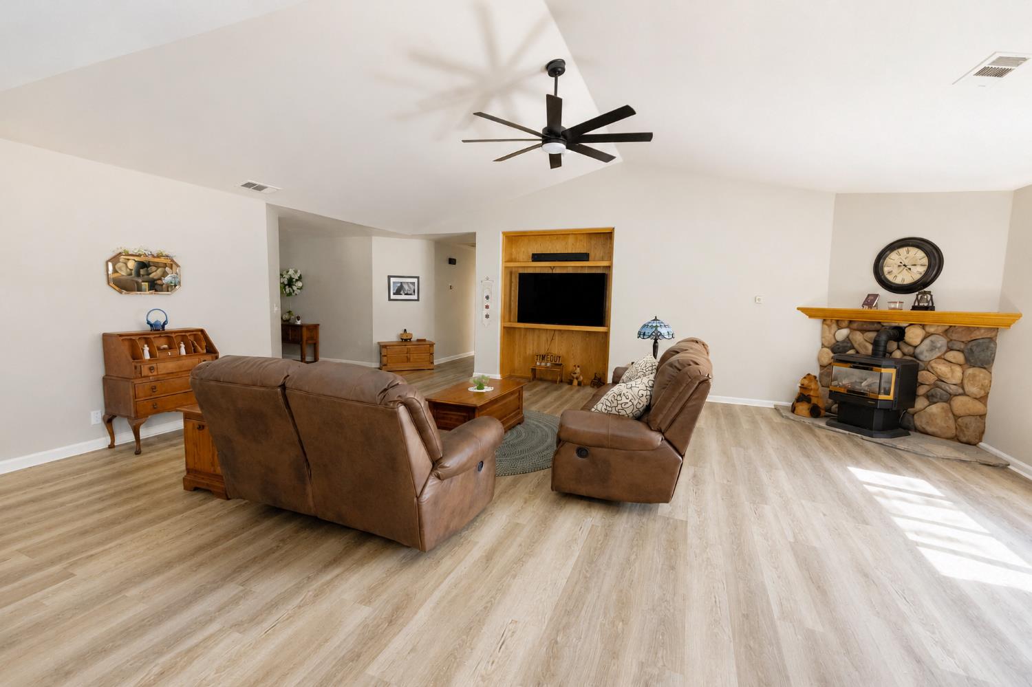 41124 Deer Creek Dr, Oakhurst, CA 93644