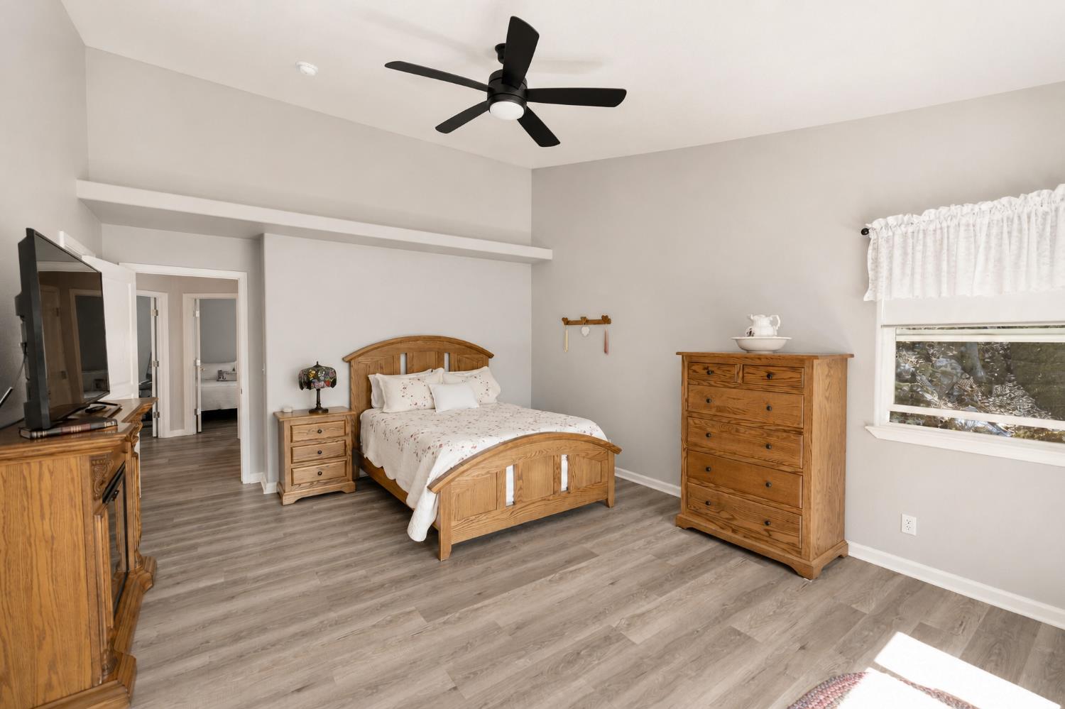 41124 Deer Creek Dr, Oakhurst, CA 93644