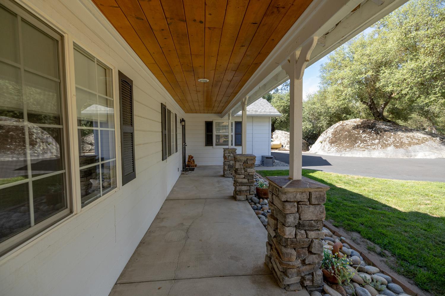 41124 Deer Creek Dr, Oakhurst, CA 93644