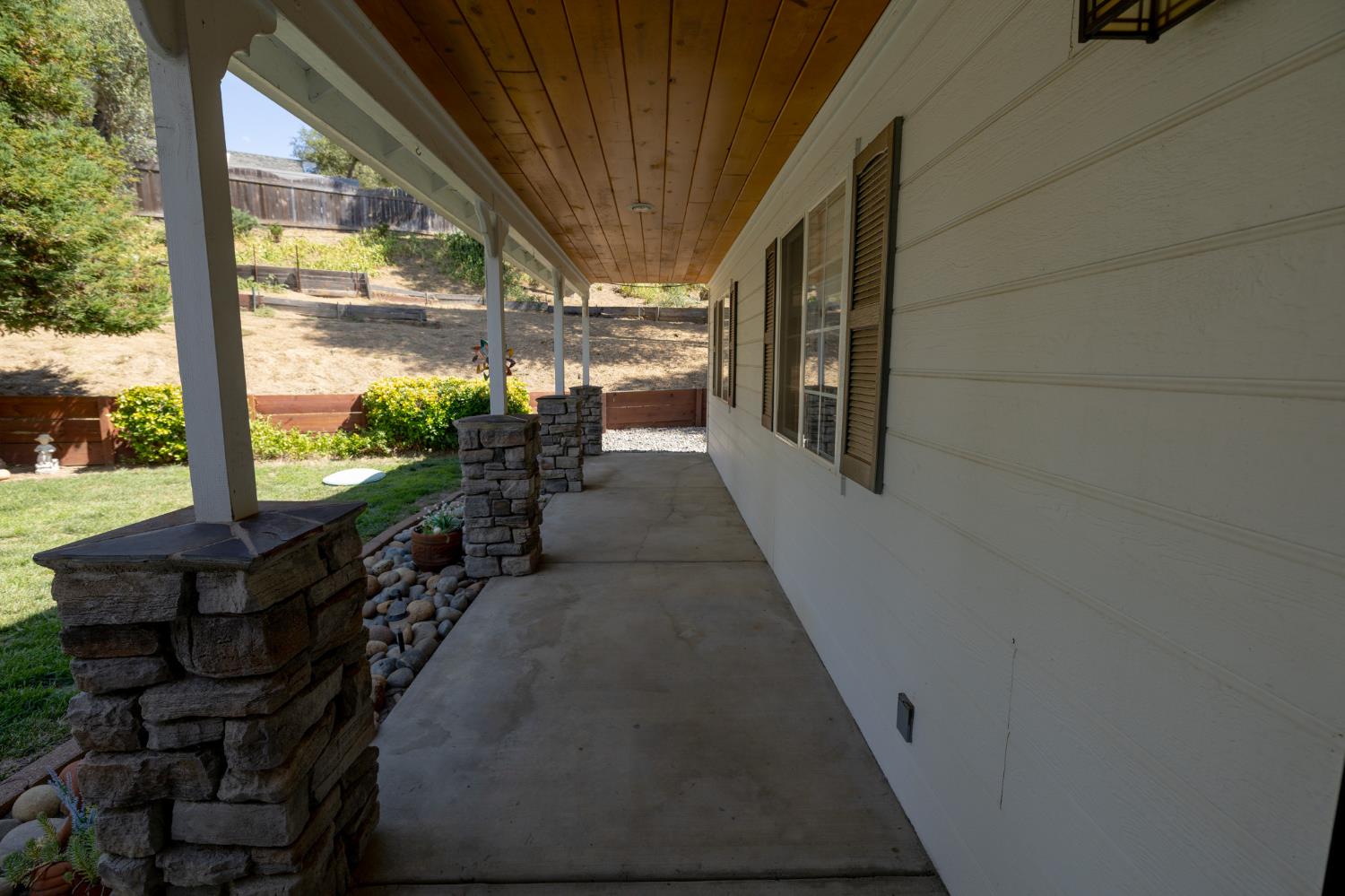 41124 Deer Creek Dr, Oakhurst, CA 93644