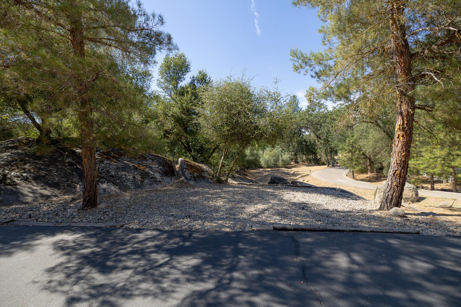 41124 Deer Creek Dr, Oakhurst, CA 93644