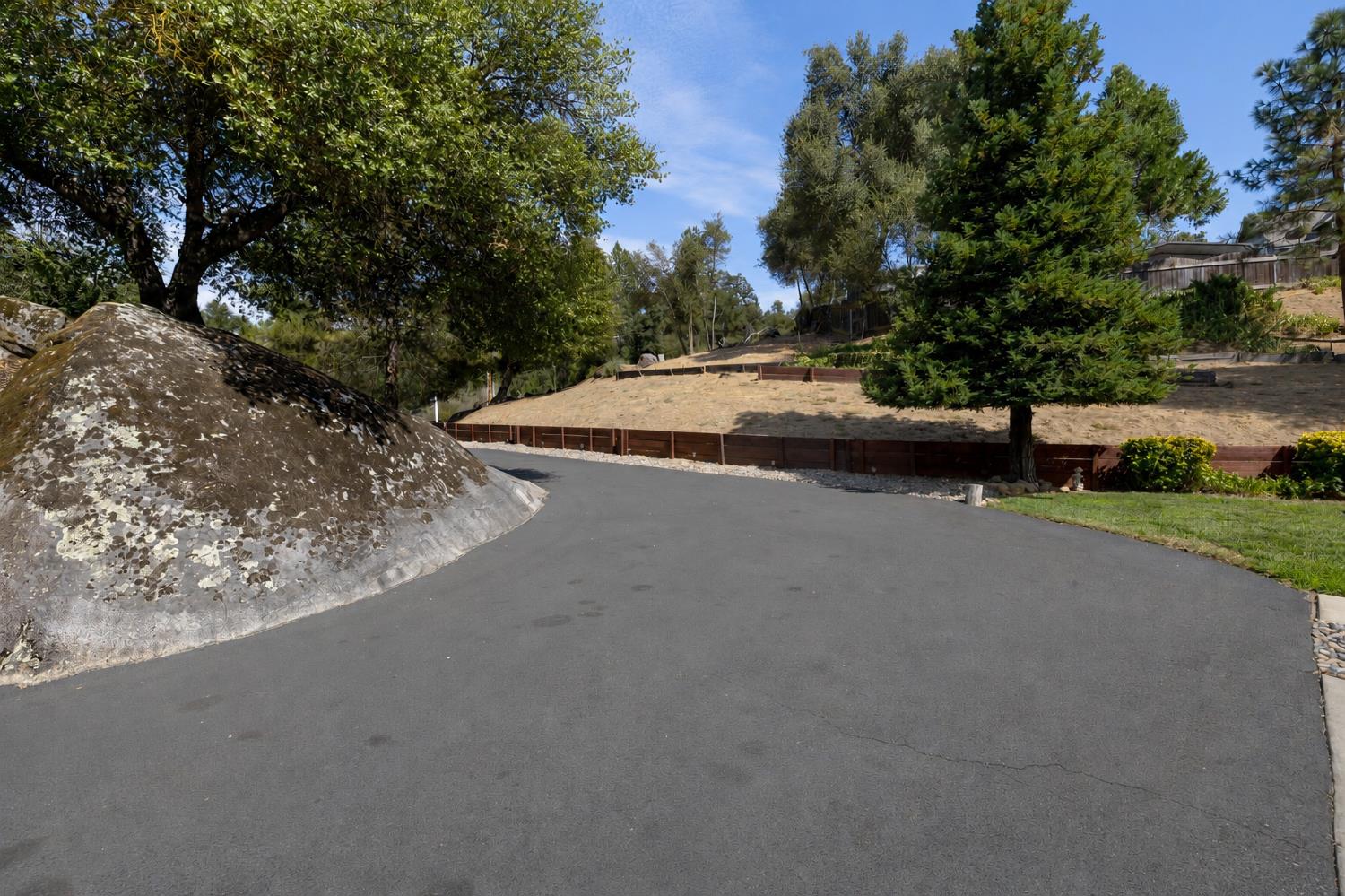 41124 Deer Creek Dr, Oakhurst, CA 93644