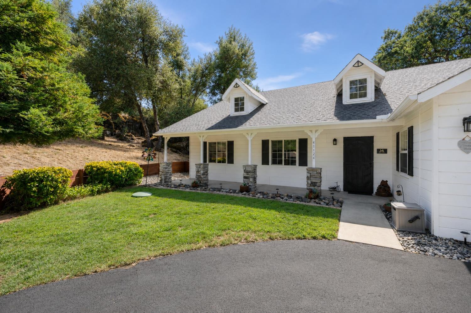 41124 Deer Creek Dr, Oakhurst, CA 93644